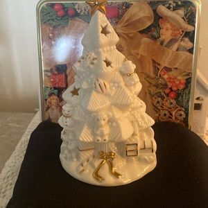 Xmas Porcelain TLite Tree. Adorned with a gold star, ribbons and presents.